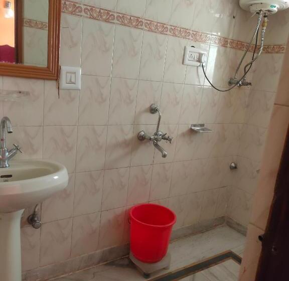 اتاق لوکس با بالکن, Bhrigu