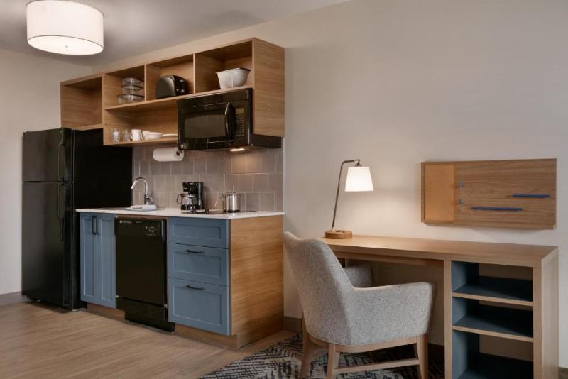 带四张床的标准工作室, Candlewood Suites   Asheville Downtown, An Ihg