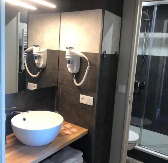 اتاق سوپریور چهار تخته, Brit Hotel Quimper Nord