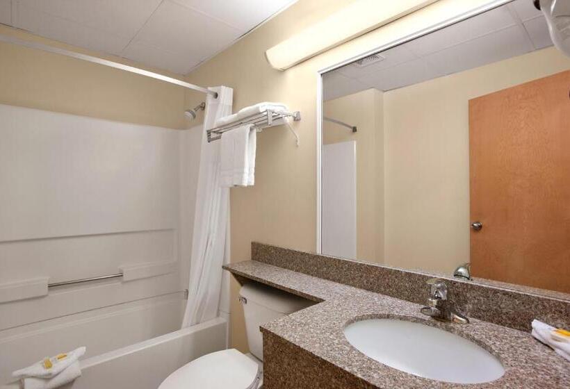 Стандартный Номер Кровать Кинг, Days Inn By Wyndham Colchester Burlington