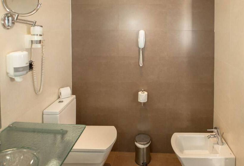 غرفة قياسية مطلّة علي حمام السباحة, Rvhotels Nautic Park