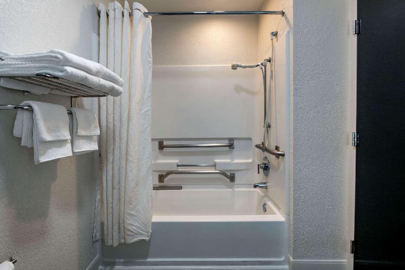 适合残疾人士使用的带超级大床的标准间, Sleep Inn Jacksonville Airport