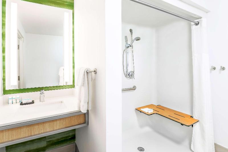 Люкс Кровать Кинг, Hilton Garden Inn Tulsa South
