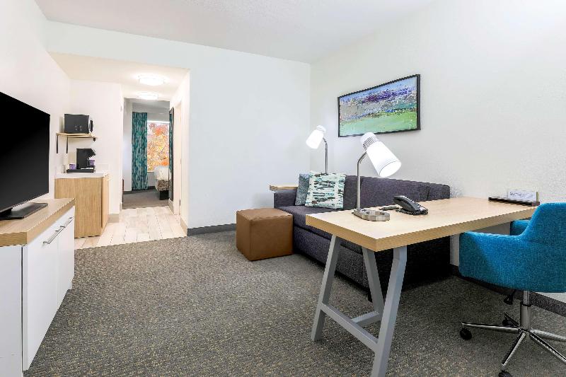 Люкс Кровать Кинг, Hilton Garden Inn Tulsa South