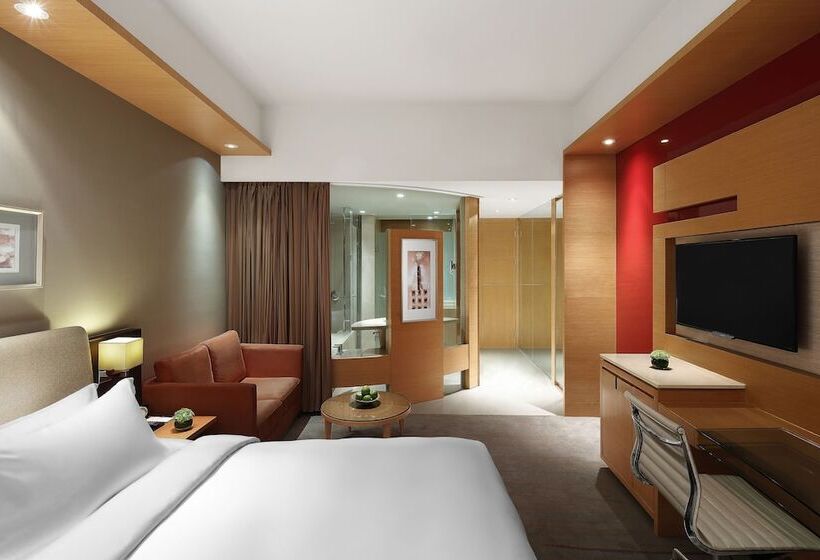 Номер Superior, New World Wuhan