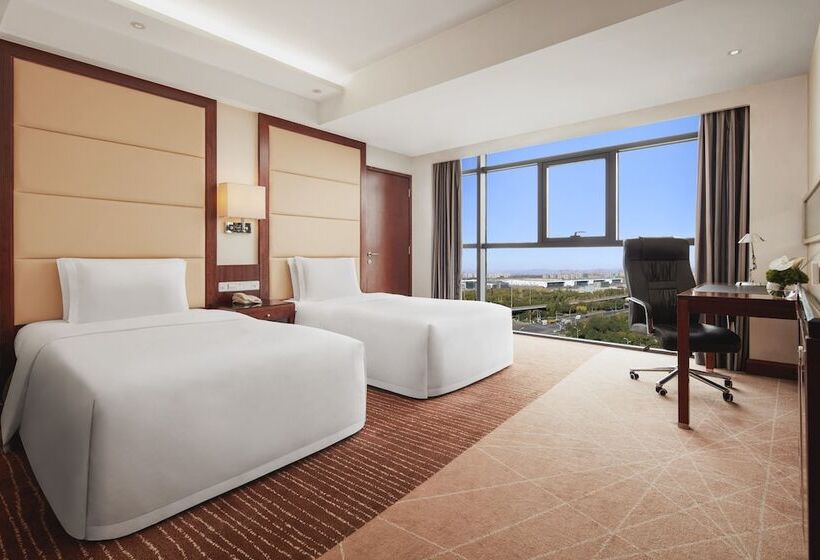 اتاق استاندارد با چشم‌انداز شهر, Crowne Plaza Beijing International Airport, An Ihg