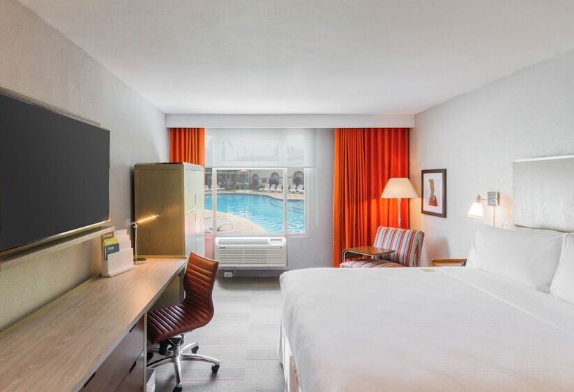 اتاق لوکس با چشم‌انداز استخر, Four Points By Sheraton Caguas Real