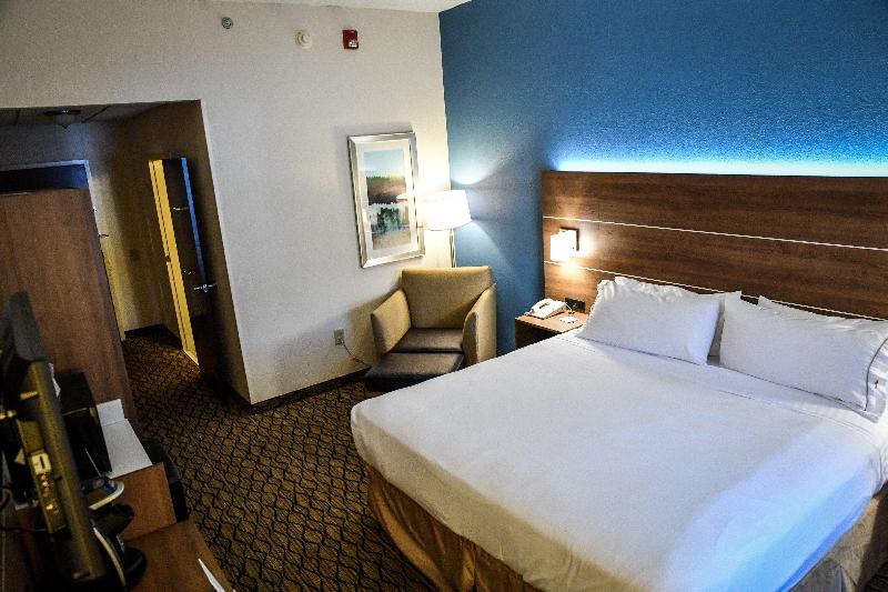 Стандартный Номер Кровать Кинг, Holiday Inn Express Hotel & Suites   Concord, An Ihg