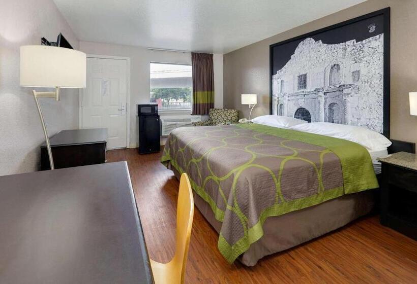 Номер Deluxe Кровать Кинг, Super 8 By Wyndham San Antonio Pearl District / Downtown
