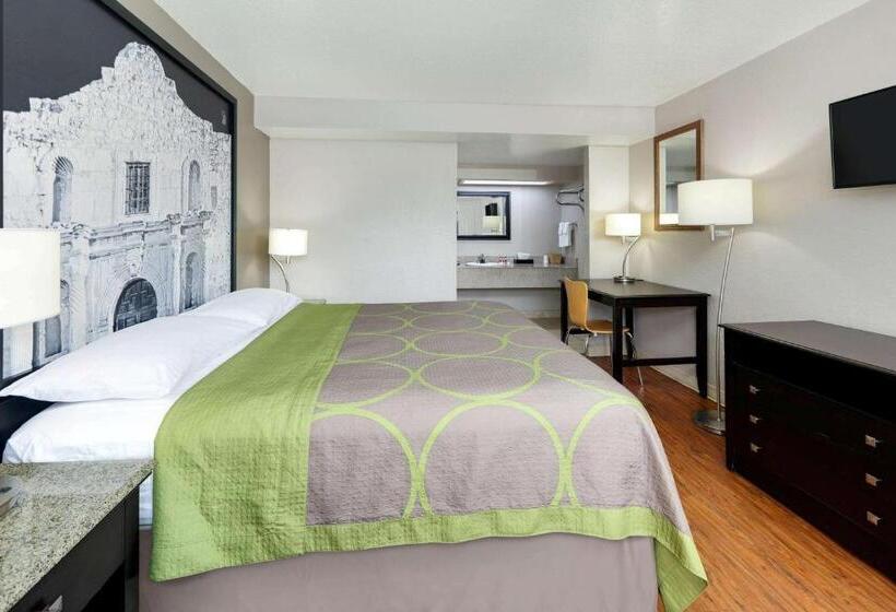 Стандартный Номер Кровать Кинг, Super 8 By Wyndham San Antonio Pearl District / Downtown