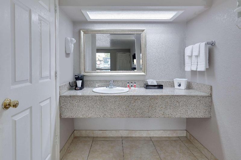 Стандартный Номер Кровать Кинг, Super 8 By Wyndham San Antonio Pearl District / Downtown