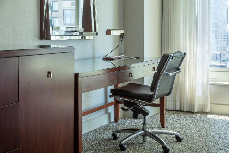 Номер Deluxe, The Westin Jersey City Newport