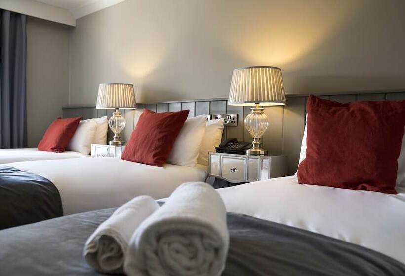 Номер Стандарт Трехместный, Village Hotel