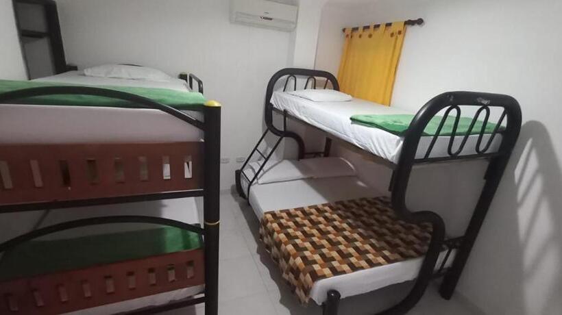 Quarto Familiar Banheiro Compartilhado, Casa Cactus