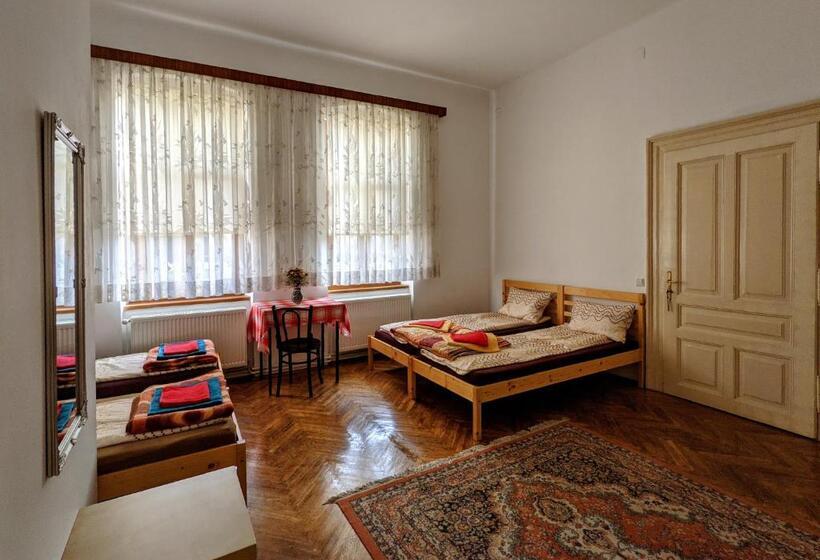 Четырехместный Номер Стандарт, Gästehaus Honigberg Next To The Fortified Church Of Harman