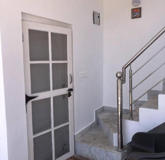 스탠다드 룸 호수 전망, White House In Nainital