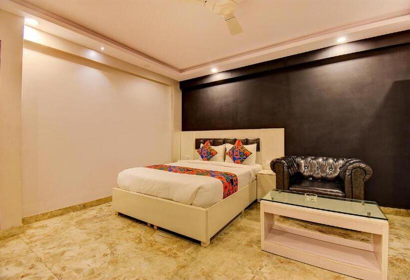 Номер Deluxe, Fabhotel Srk Platinum Inn   Nr Forum Mall
