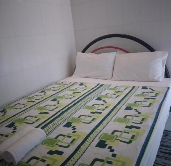اتاق اکونومی, Guest House Uttrang