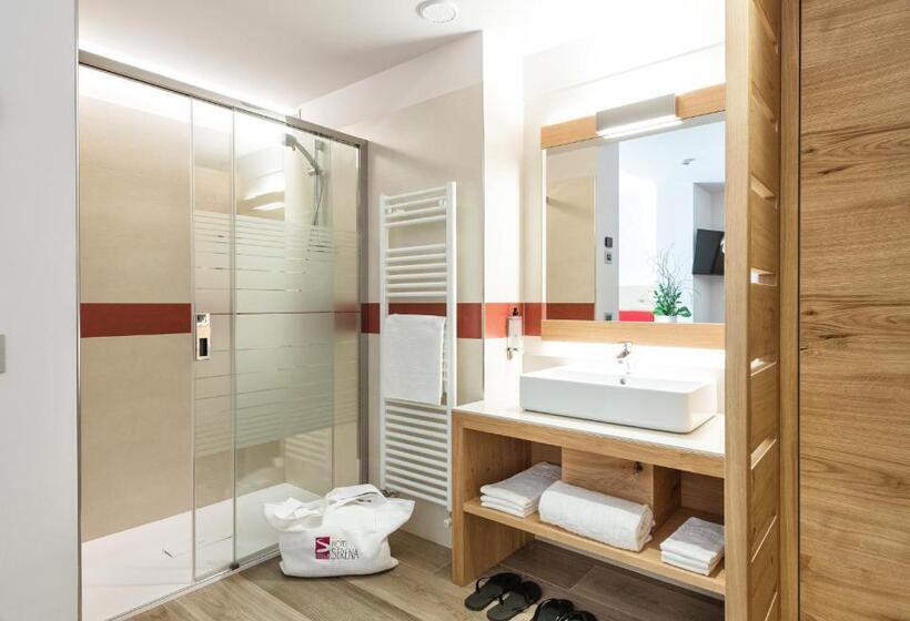 سوئیت جونیور خانوادگی, Family Hotel Serena