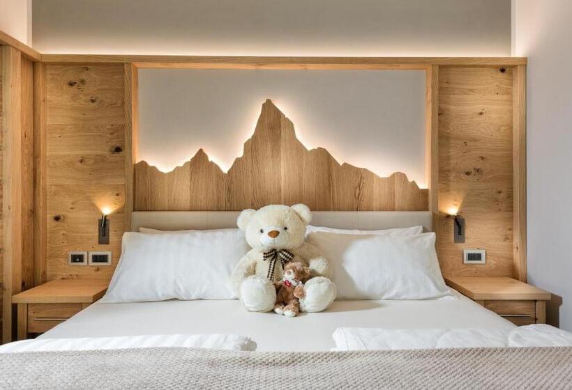 سوئیت جونیور خانوادگی, Family Hotel Serena