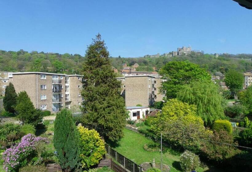 اتاق خانوادگی با چشم‌انداز باغ, Maison Dieu Guest House
