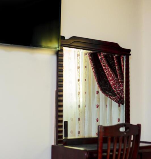 اتاق استاندارد با چشم‌انداز استخر, La Viena Health Resort
