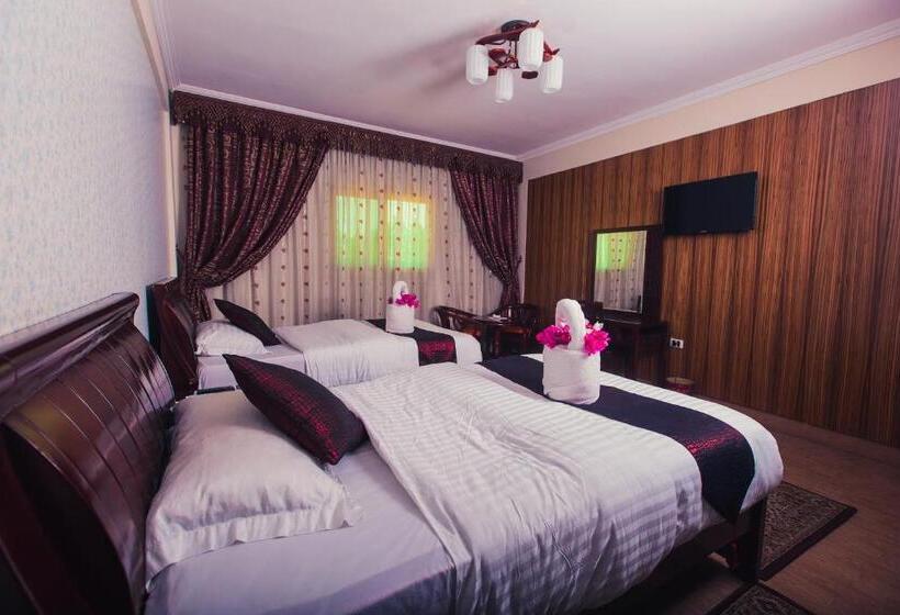 اتاق استاندارد با چشم‌انداز استخر, La Viena Health Resort
