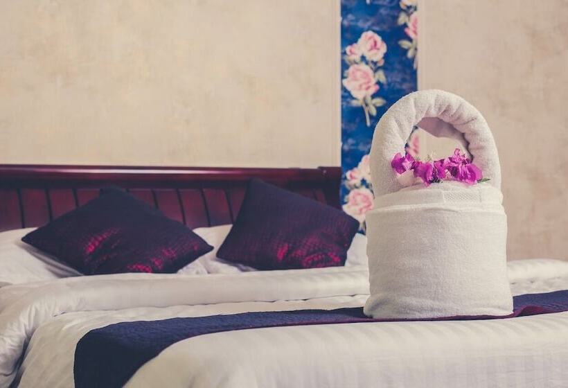 اتاق استاندارد با چشم‌انداز استخر, La Viena Health Resort