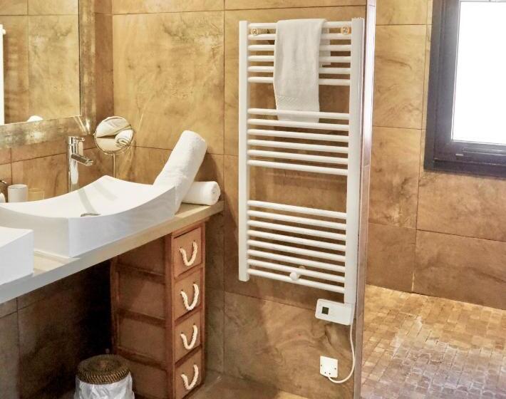سوییت جونیور, Le Jas De Joucas Hôtel Restaurant