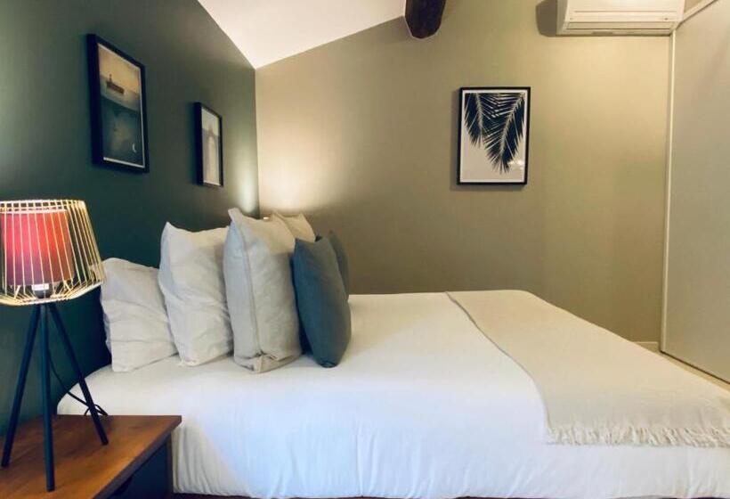 اتاق استاندارد اینتریور, Le Jas De Joucas Hôtel Restaurant