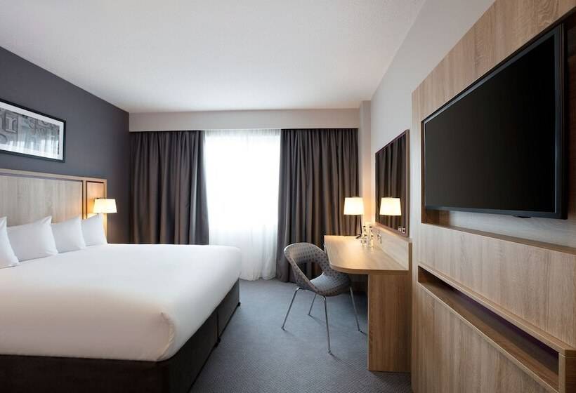 Номер Стандарт, Leonardo London Watford