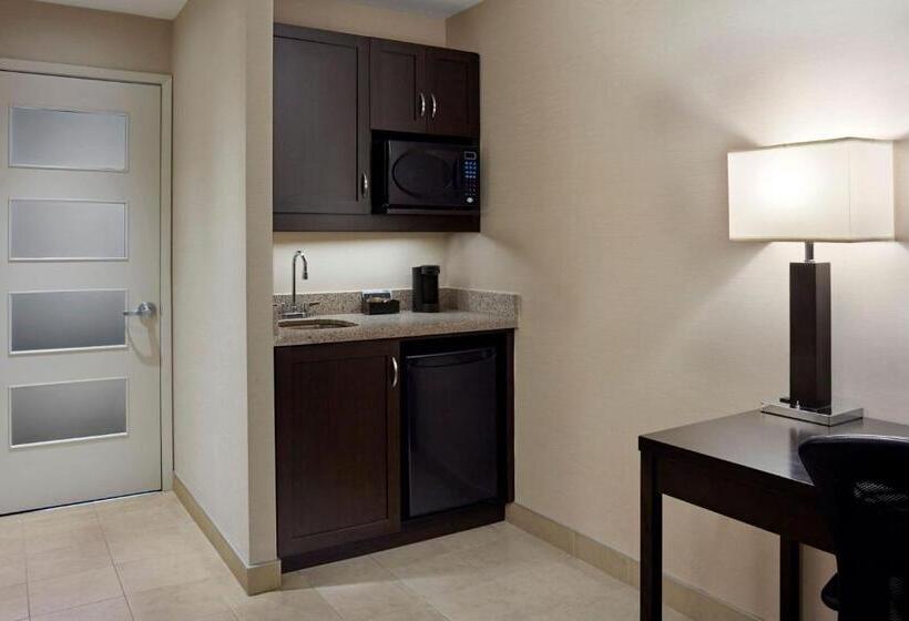 Люкс Кровать Кинг, Delta Hotels By Marriott Guelph Conference Centre