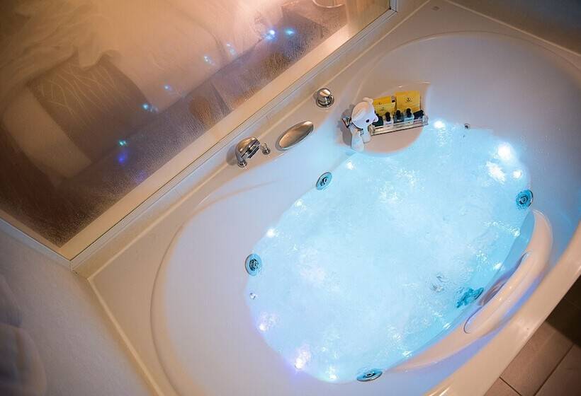 Номер Deluxe с Гидромассажем, Intimate Hotel Pattaya   Sha Extra Plus