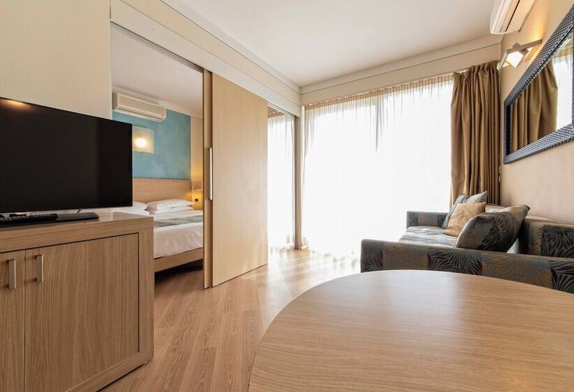اتاق لوکس, Resort Lake Garda