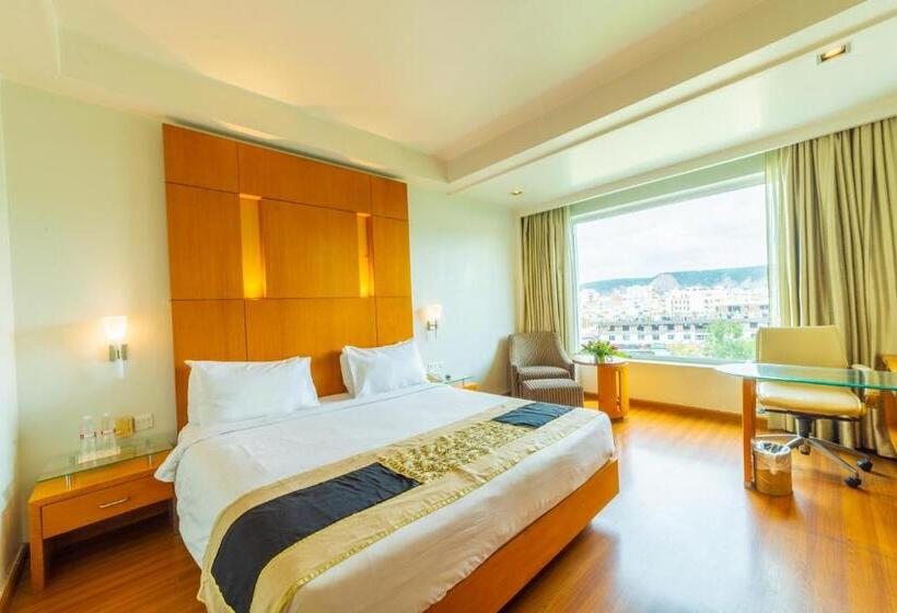 Quarto Estandar Cama King, Ramada By Wyndham Jaipur