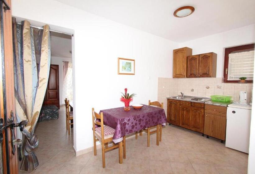 Апартаменты 1 Спальня с Балконом, Apartments And Room Silvana