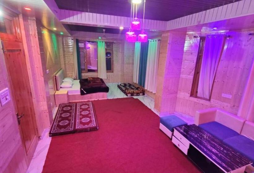 디럭스 룸 킹사이즈 침대, Majestic Mountain Bhaiji Guest House