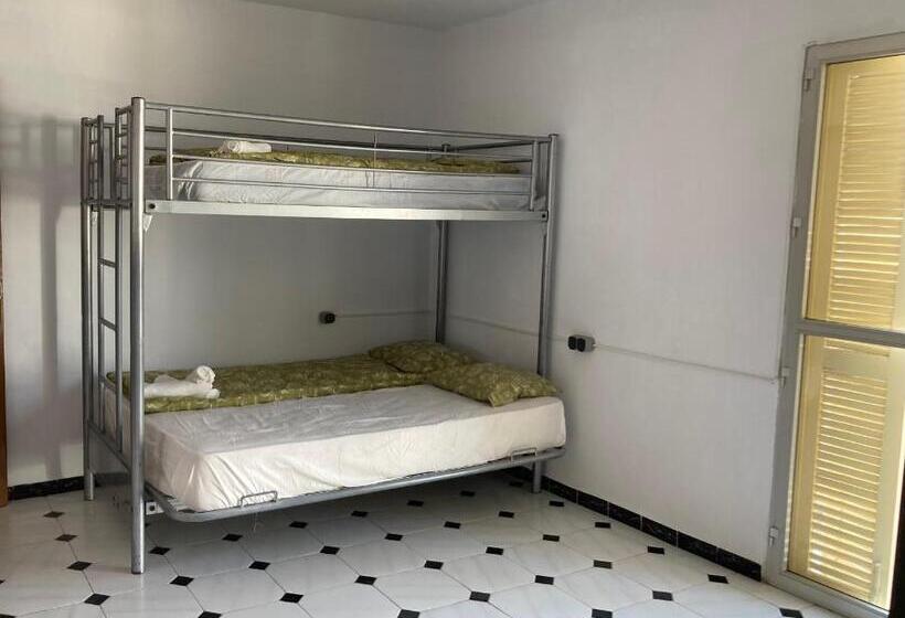 Кровать в Общей Комнате, Backpackers La Gaditana