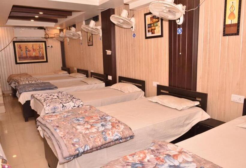 共用房间的床, Goroomgo Rajput Charbagh Lucknow