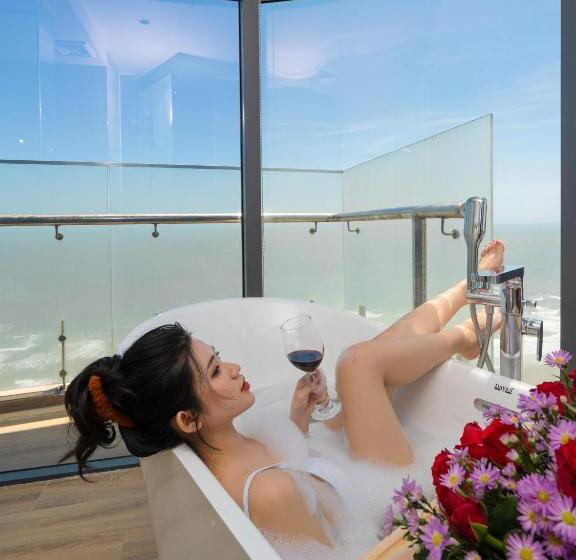 سوئیت پریمیوم با چشم‌انداز دریا, Premier Pearl Hotel Vung Tau