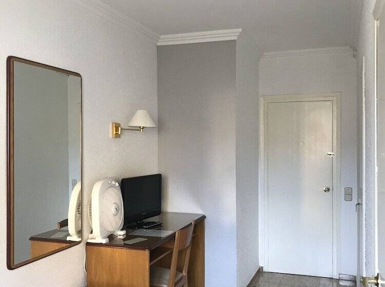 Номер Стандарт Индивидуальный, Hostal Can Pou