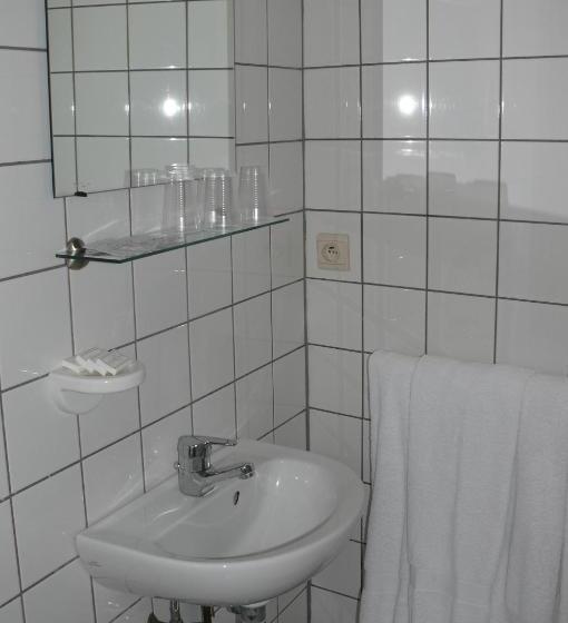 اتاق استاندارد چهار تخته, Hôtel Les Acteurs