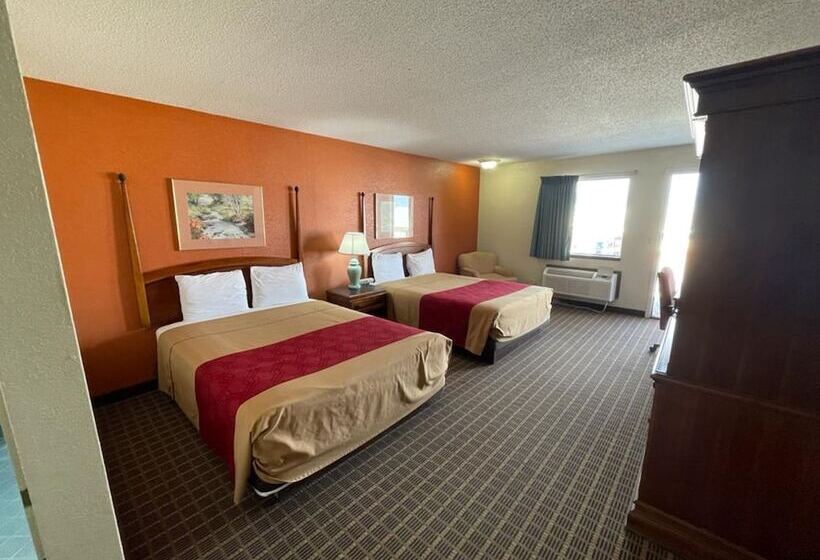 Номер Стандарт 2 Двуспальные Кровати, Knights Inn & Suites Emporia