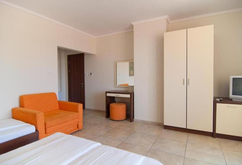 Четырехместный Номер Deluxe, Guest House Hiora