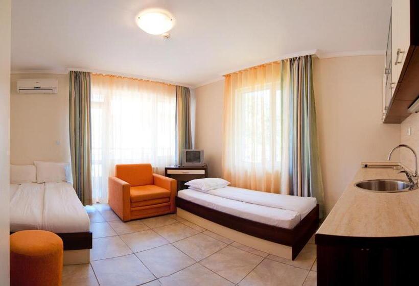 Quarto Familiar, Guest House Hiora