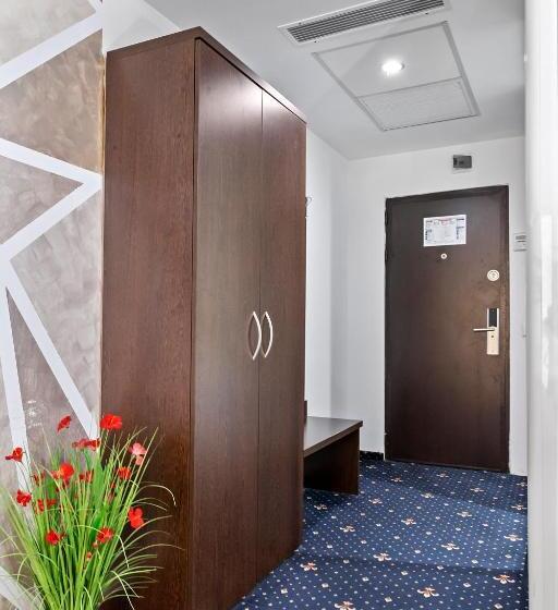 수피리어 룸, Charter Otopeni