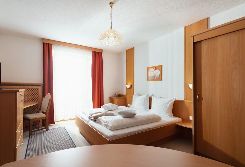 舒适三人间, Berghof