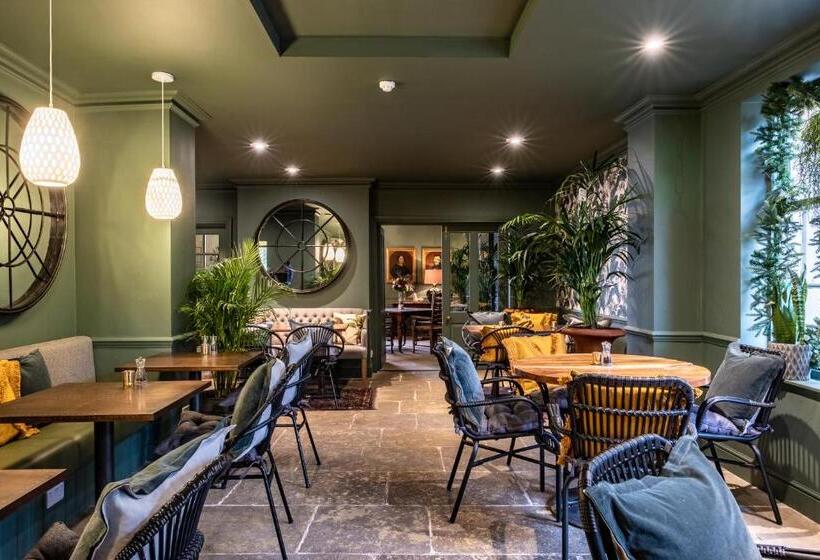 Номер Стандарт, The Black Lion, Long Melford