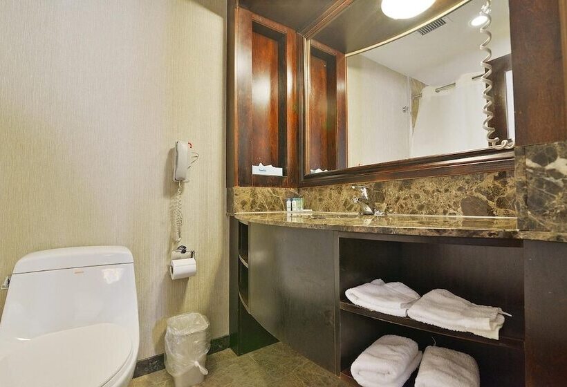 اتاق استاندارد با 2 تخت دوبل, Woodbine Hotel & Suites
