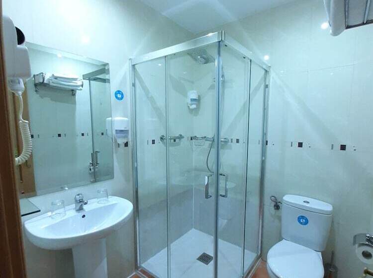 اتاق سوپریور, Hostal Las Fuentes